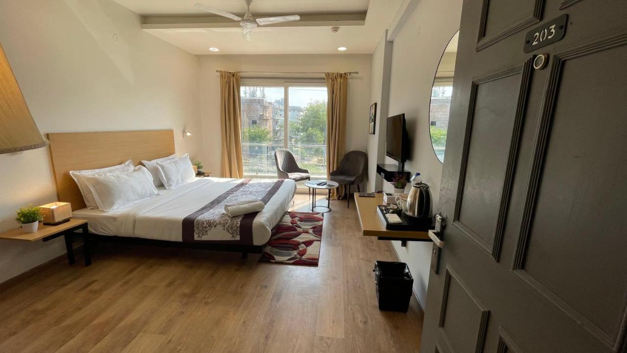 Saltstayz Express - Medicity Near Medanta Hospital Gurgaon Bagian luar foto